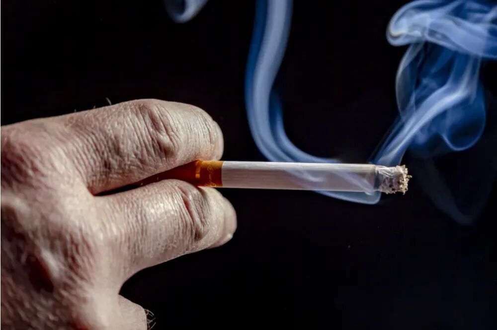 “房东拒租吸烟者”的背后：你以为散掉的烟，其实还在伤人——三手烟的真相