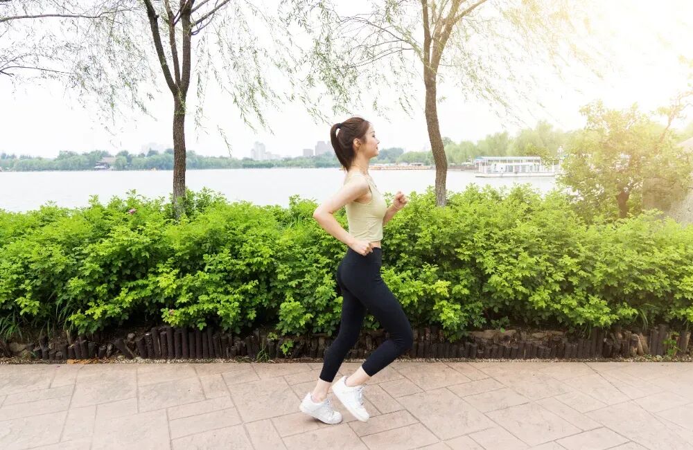 每天走多少步最延寿？哈佛研究实锤：这样走路，全因死亡风险降17%